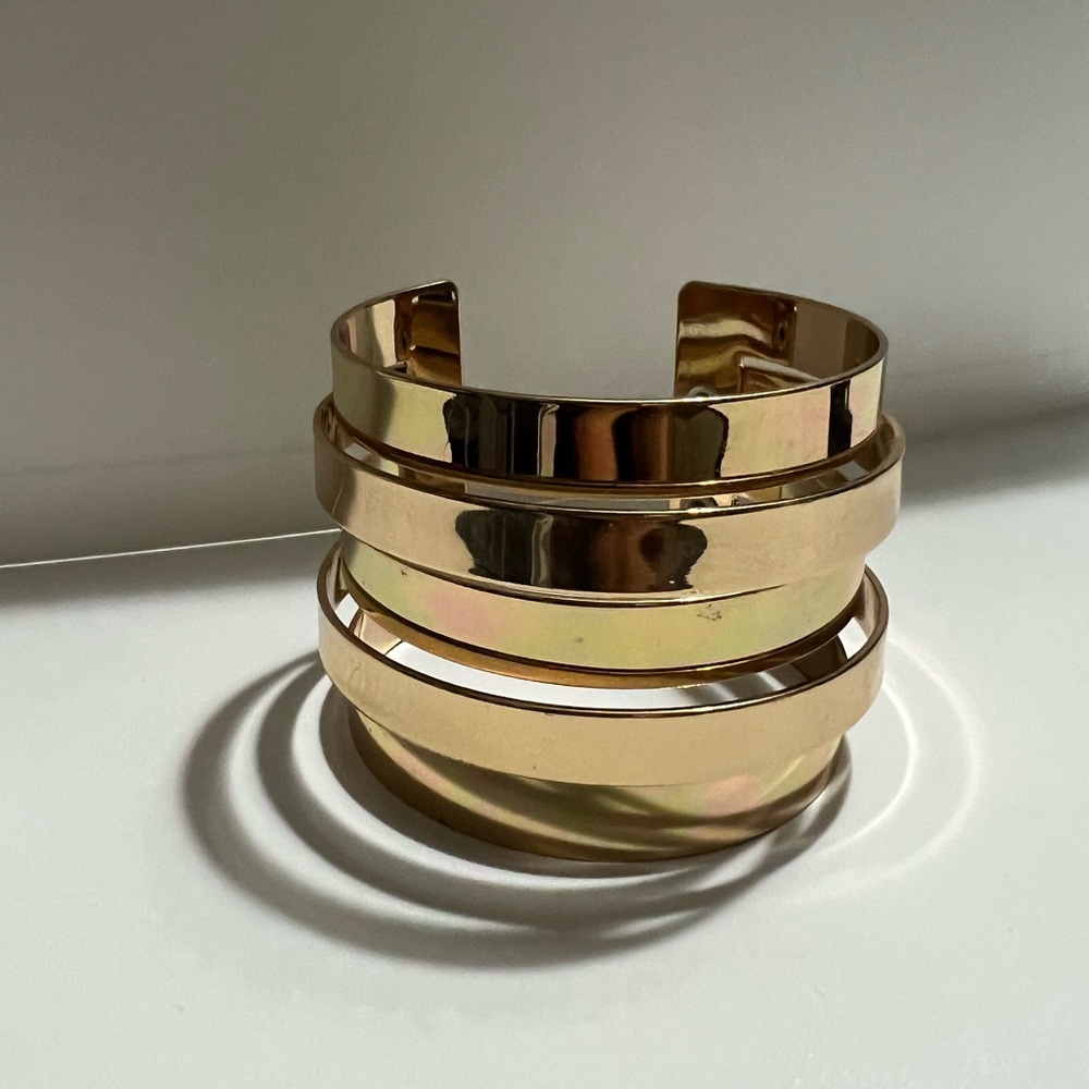 Gold bracelet